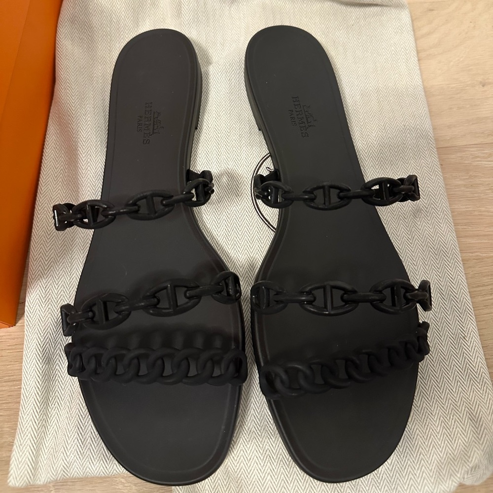 NIB Hermes Rivage Sandals Noir